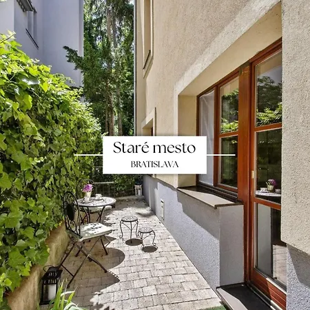 Stylish Historical + Backyard * Bratislava