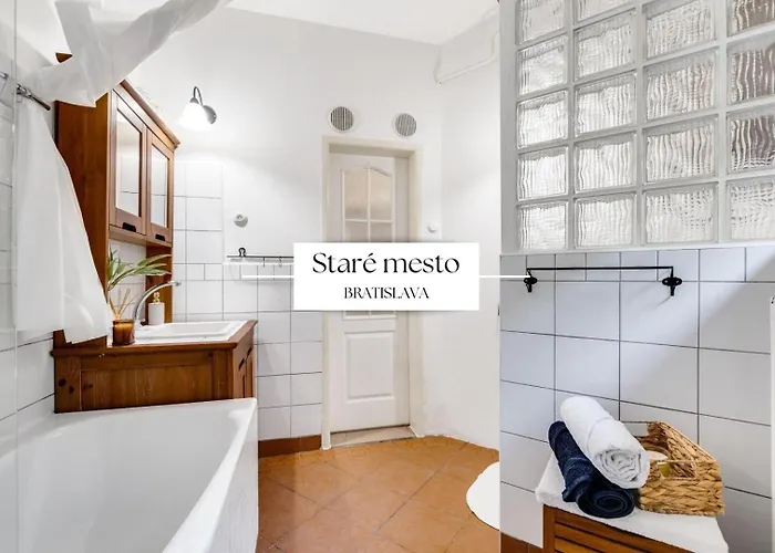 Stylish Historical + Backyard Διαμέρισμα Μπρατισλάβα