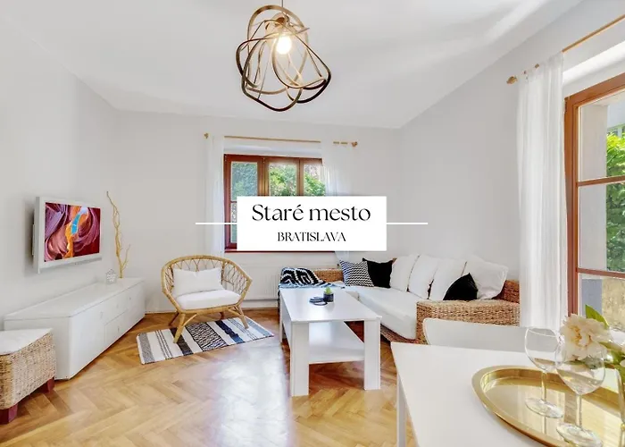 Stylish Historical + Backyard Appartamento