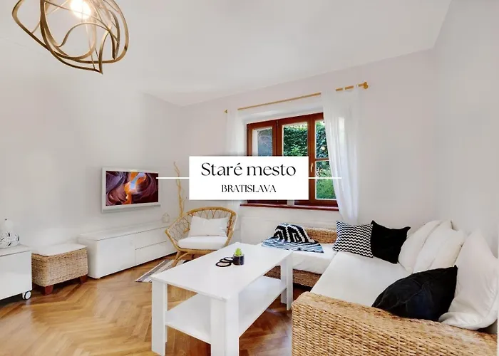 Διαμέρισμα Stylish Historical + Backyard *