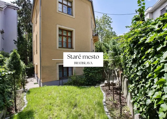 Stylish Historical + Backyard Διαμέρισμα Μπρατισλάβα