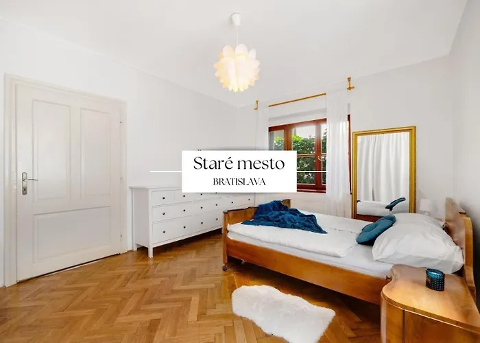 Stylish Historical + Backyard Pozsony