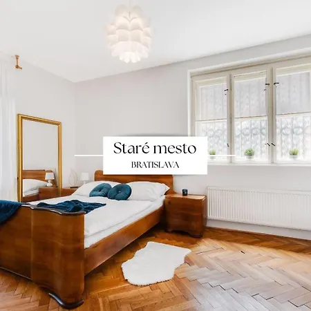 Stylish Historical + Backyard Апартаменти *