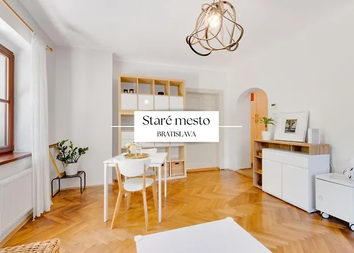 Апартаменти Stylish Historical + Backyard Братислава